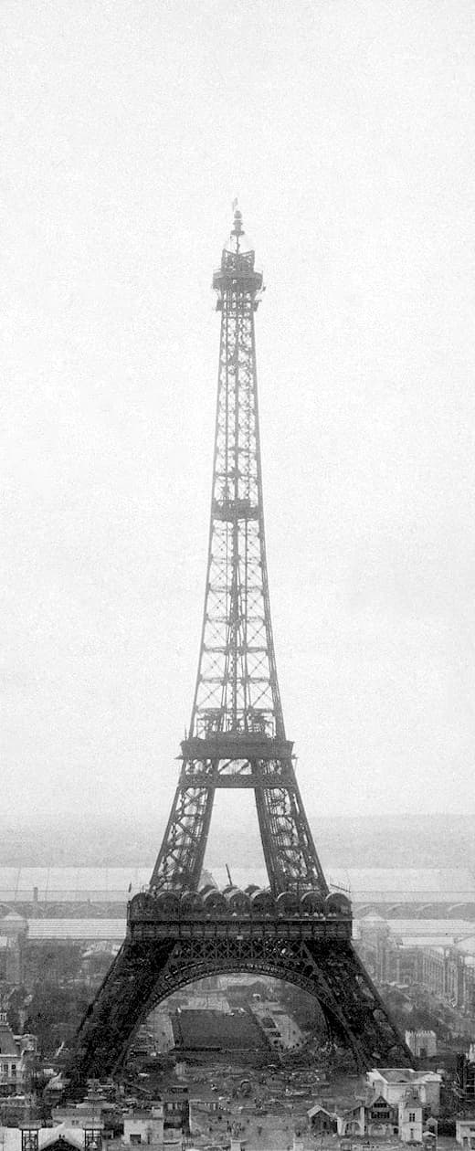 에펠탑 준공과 취임식 무렵인 1889년의 에펠탑
