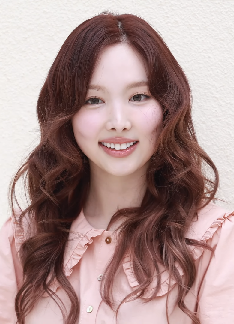 나연의 초상 사진