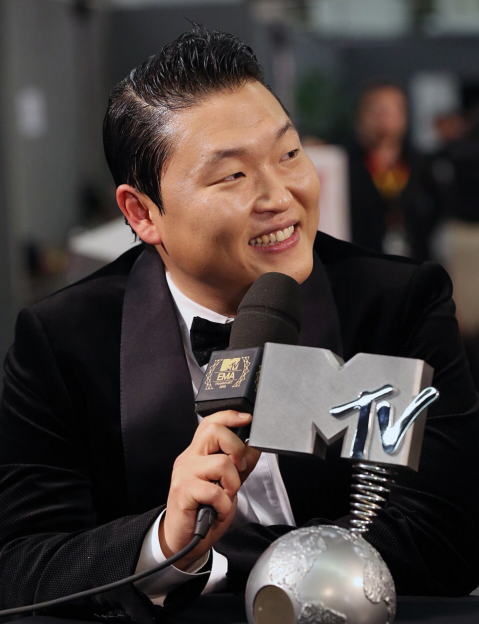 2012년 MTV 유럽 뮤직 어워드에서 촬영된 싸이 사진